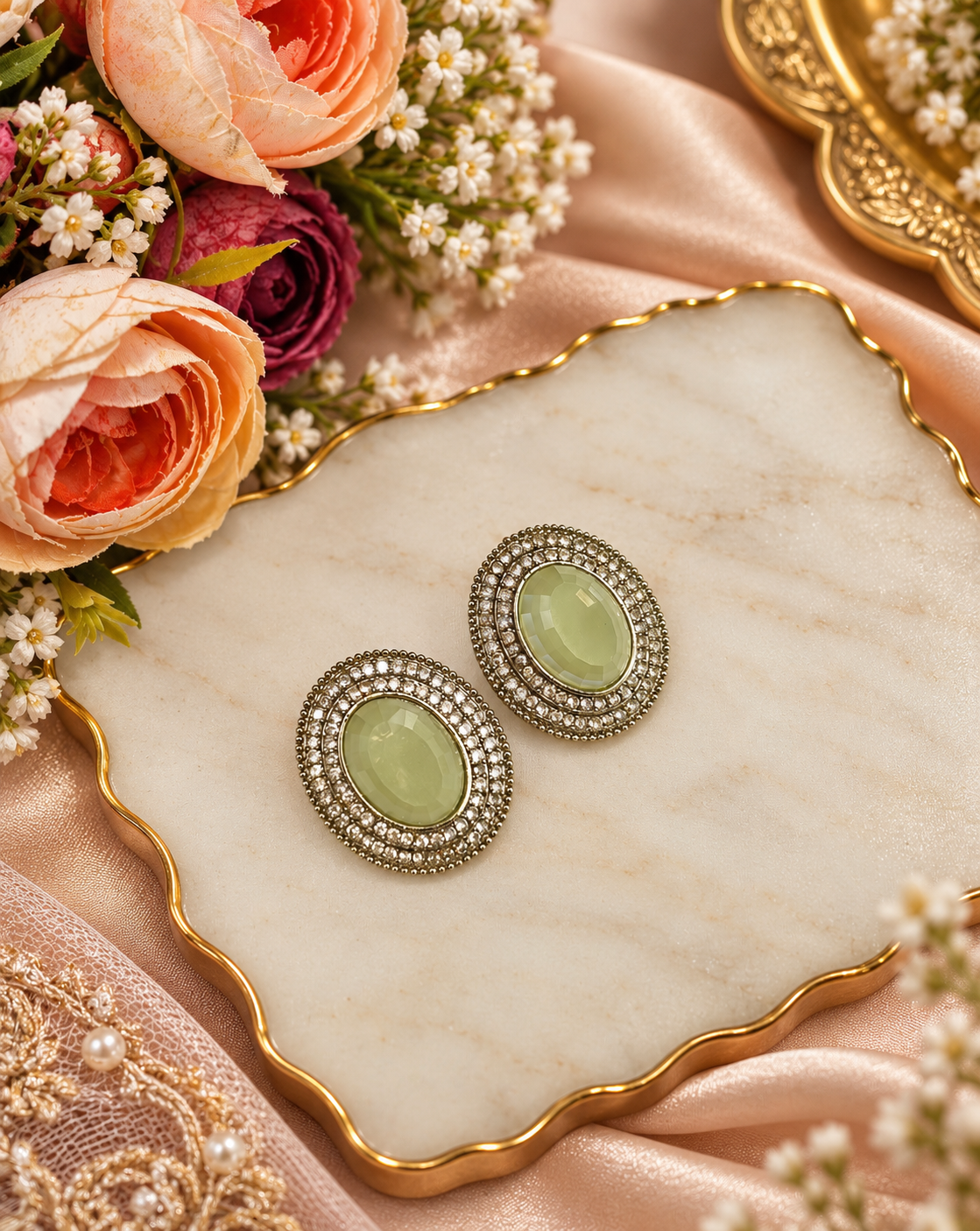 ANTIQUE GOLD OVAL CRYSTAL HALO STUD EARRINGS